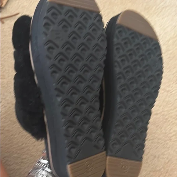 UGG Black Plush Slippers Cozy Indoor Footwear - Picture 4 of 4